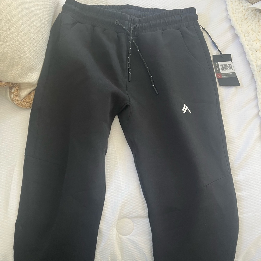 New With Tags!!! Alphalete ELMTS Jogger in Black- size large